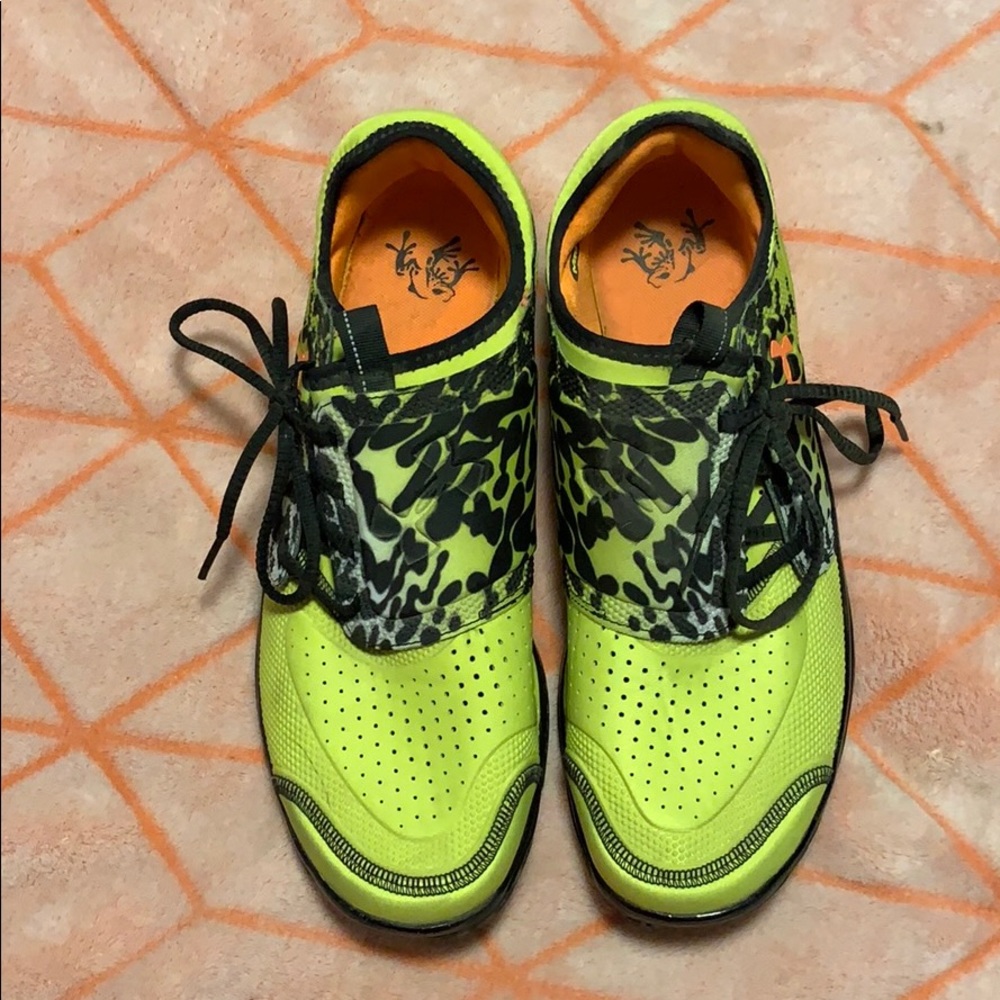 Men’s Under Armour tennis shoes